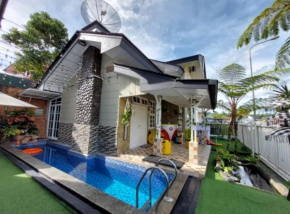 Villa puncak bogor 4 BR di kota bunga lengkap dengan kolam & biliard